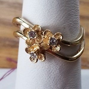 VINTAGE AVON GOLDTONE FLOWERS CRYSTALS RING
